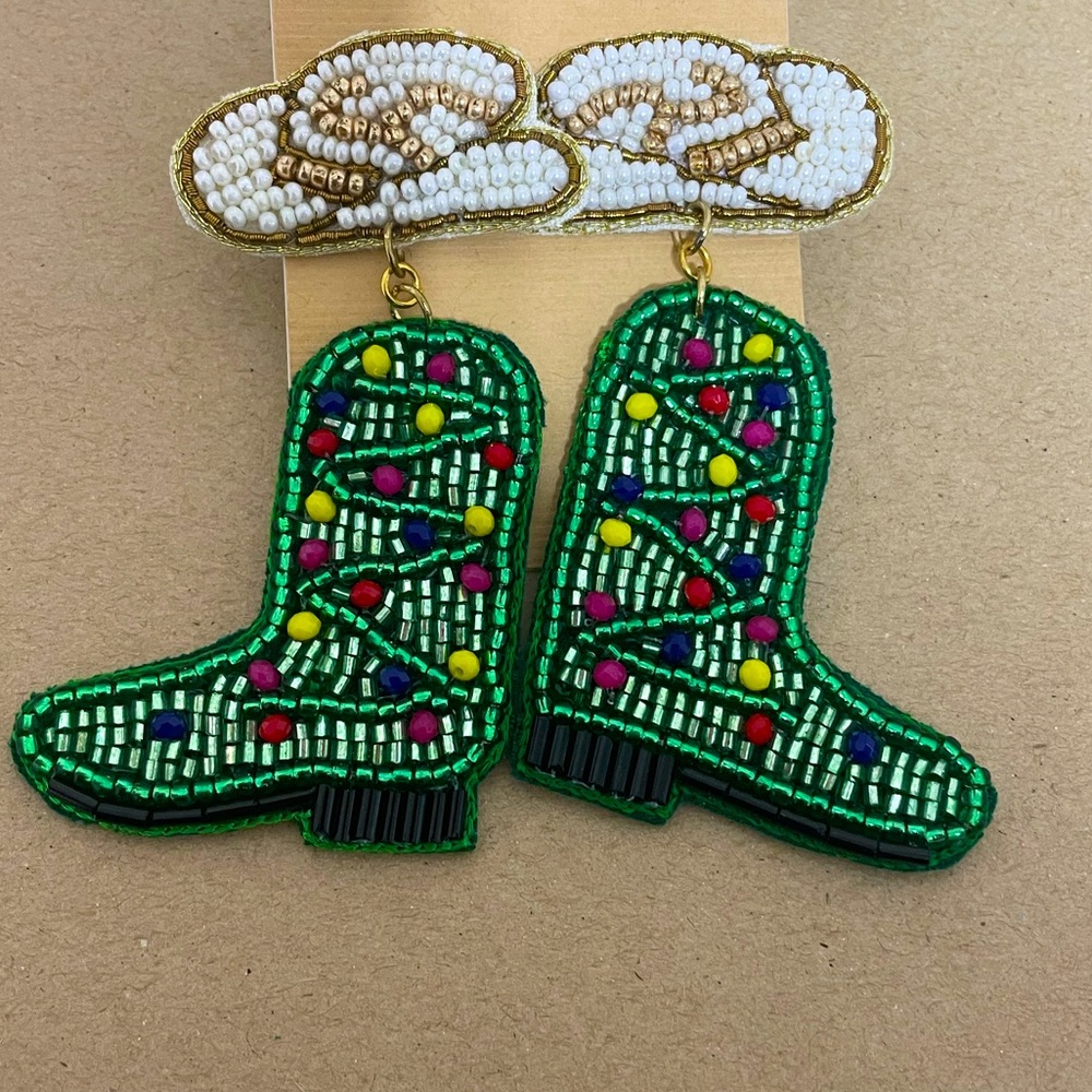 🎄❤️It’s a Cowgirl Christmas Multicolor Beaded Earrings